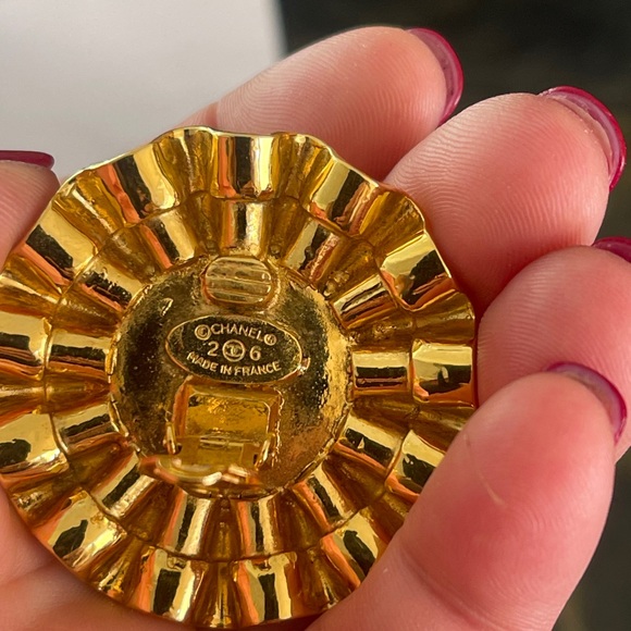 CHANEL vintage clip on earrings AUTHENTIC! - Picture 2 of 2